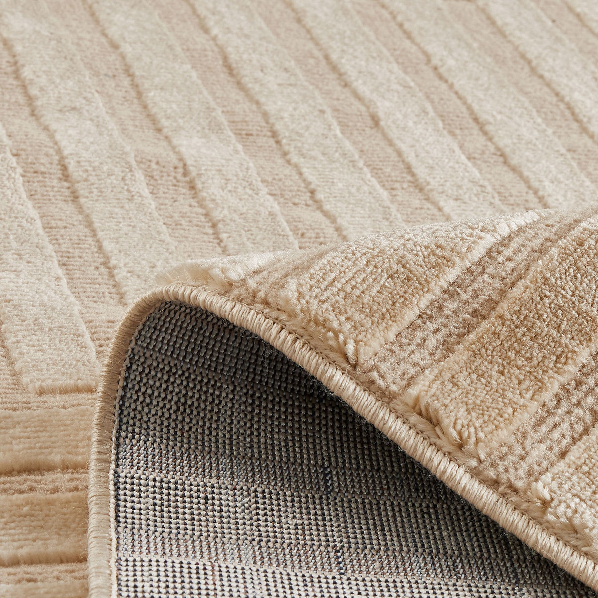 Tapis poils ras motif géométrique en relief beige : BLO1040BEI BLOOM