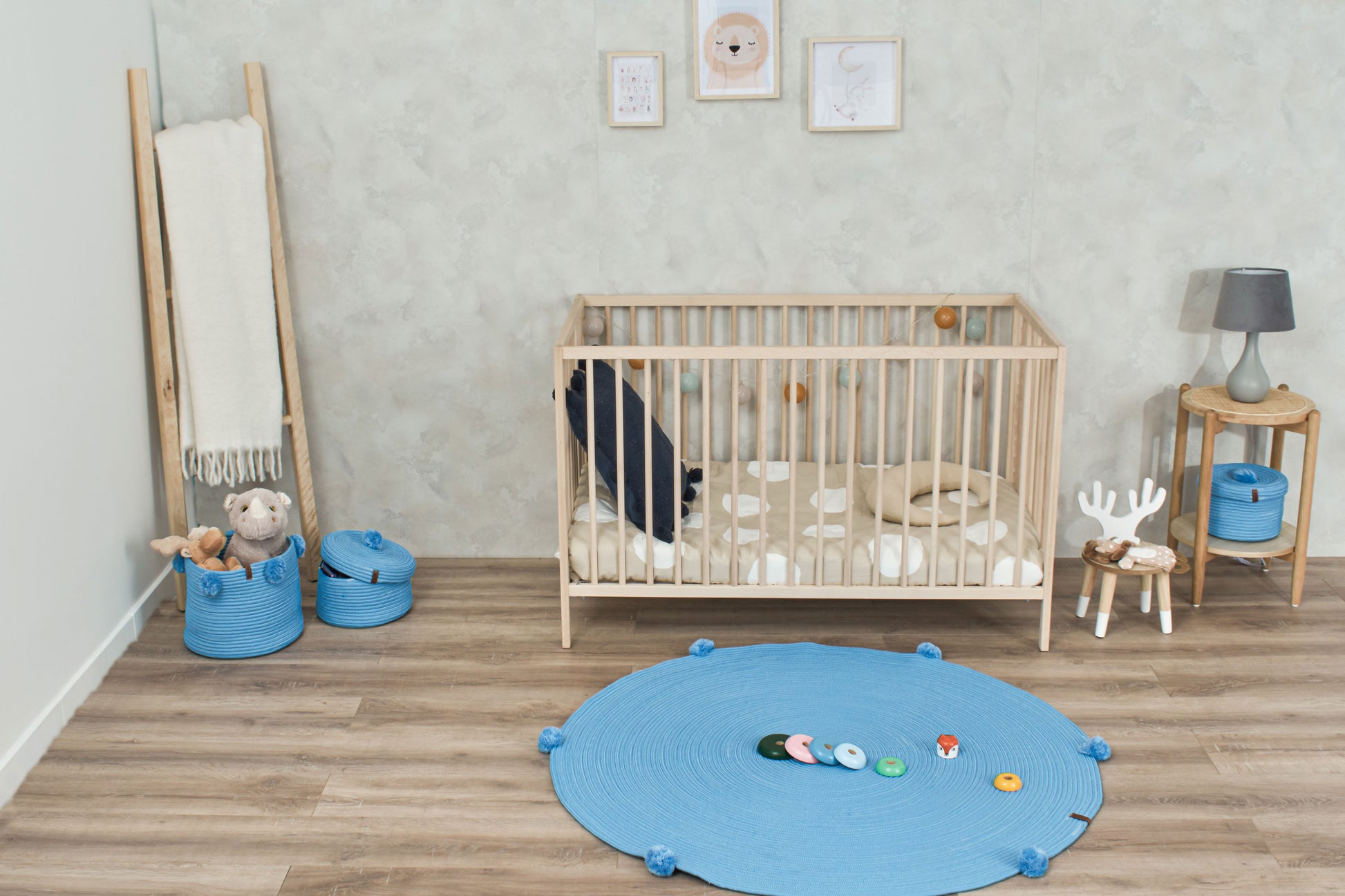 Tapis enfant rond aspect jute fait main bleu : CAL4304BLE - Nazar rugs