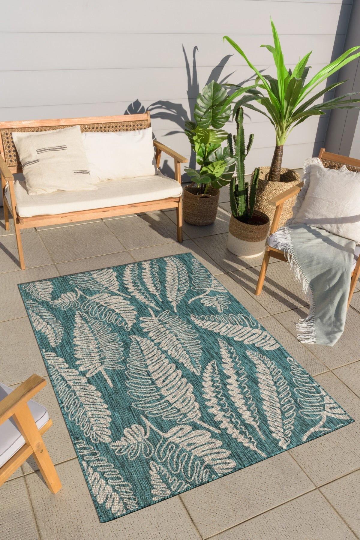 Tapis moderne motif palmier turquoise Nazar rugs