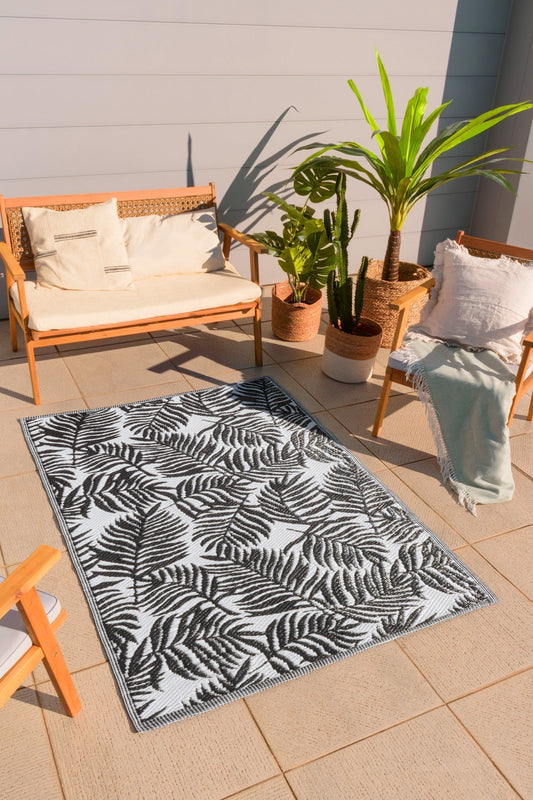 Tapis motif floral noir et blanc Nazar rugs